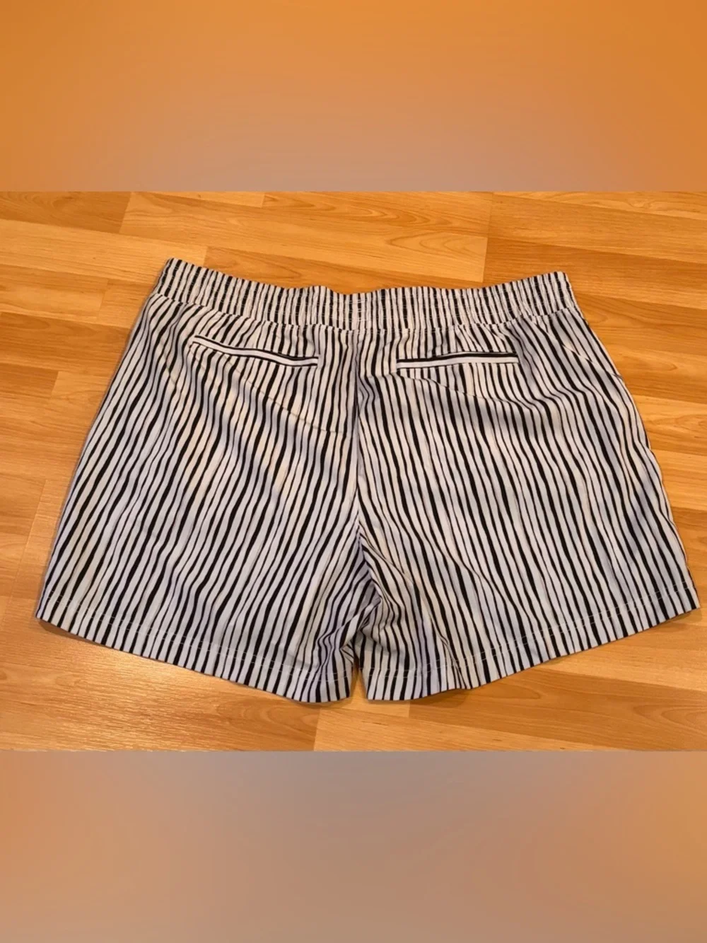 5/$25 Old Navy‎ Black and White Striped Athletic Shorts